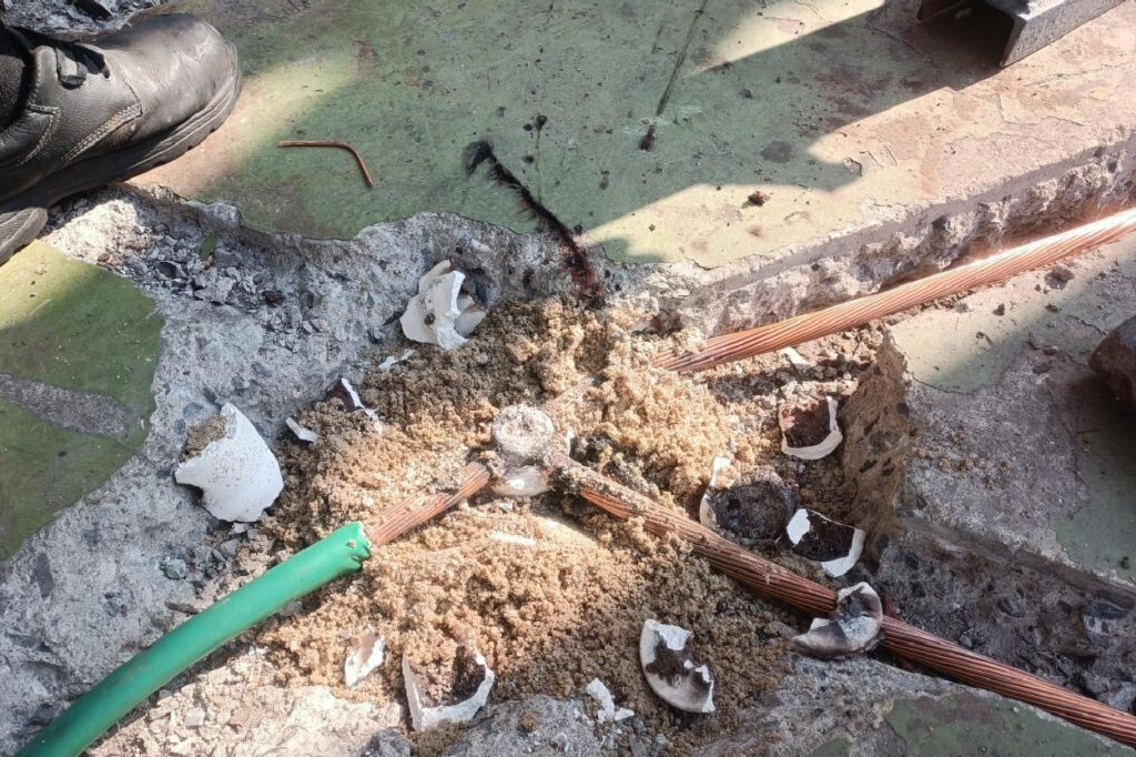 อุปกรณ์ติดตั้งระบบป้องกันฟ้าผ่า ตัวนำลงดิน