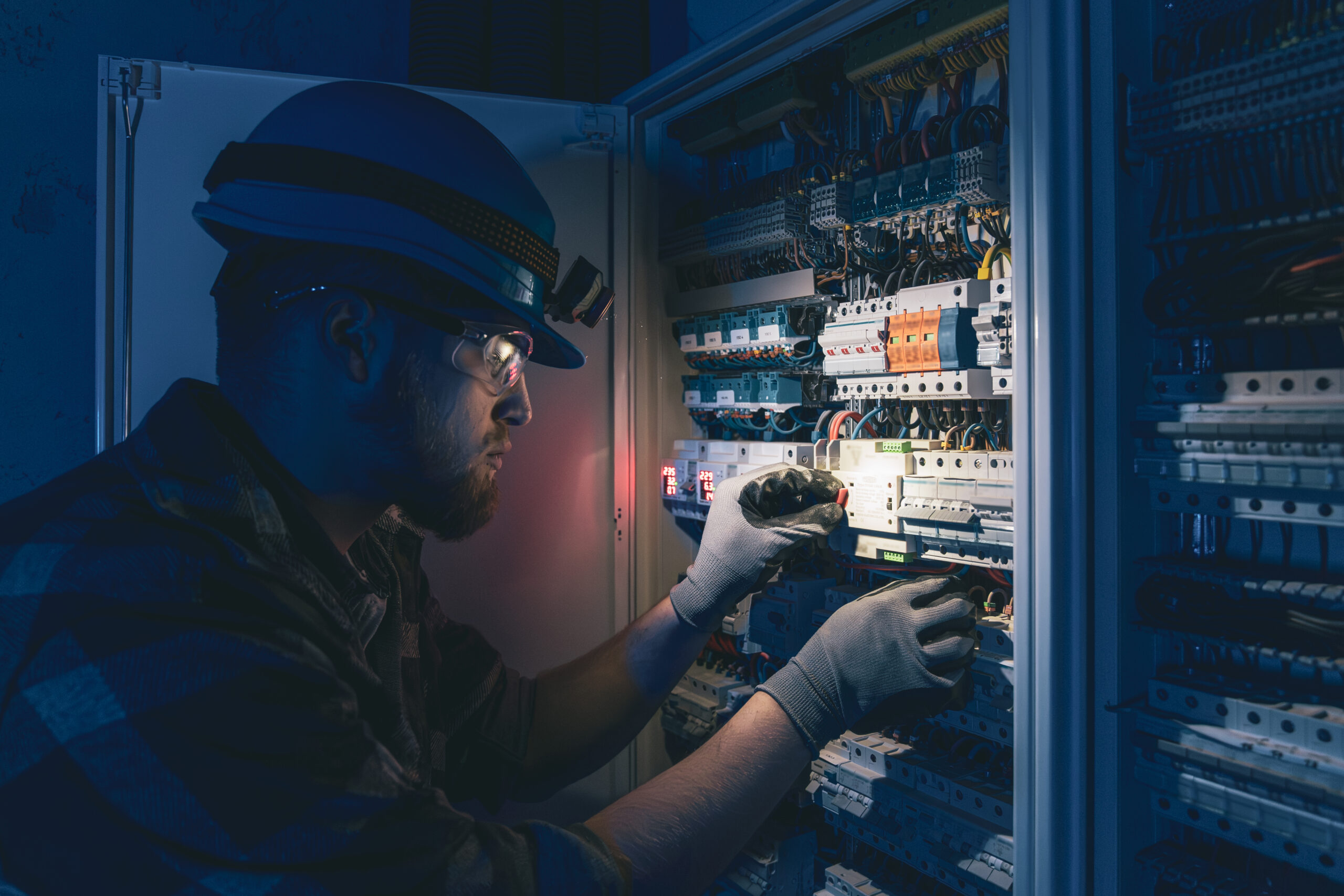 การตรวจสอบตู้ควบคุม