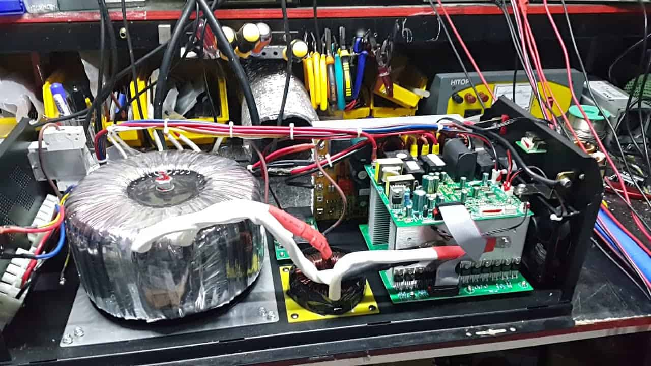หลักการทำงานของหม้อแปลงเทอร์รอยที่ใช้แกนเหล็กรูปวงแหวน (Toroidal Core) เพื่อลดการสูญเสียพลังงานในรูปความร้อน